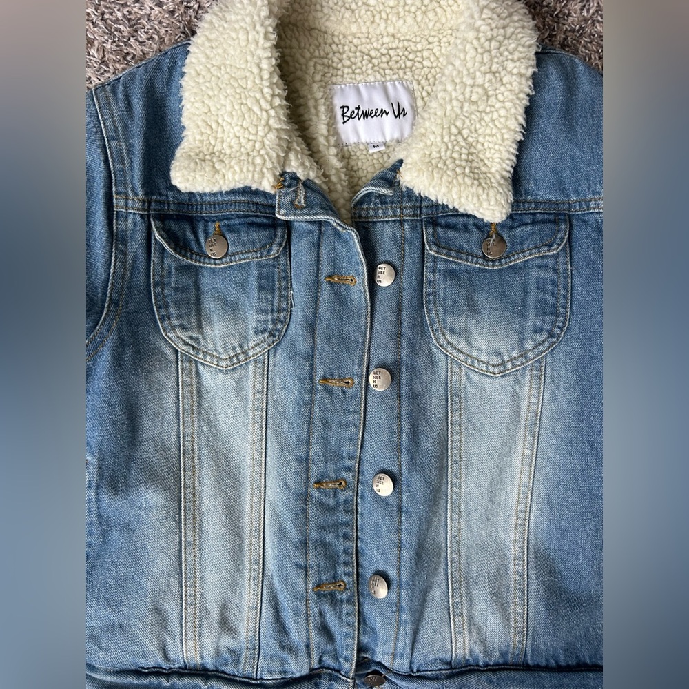 Sherpa Lined and Insulated Between Us Denim Jean Jacket size Medium - Picture 7 of 13
